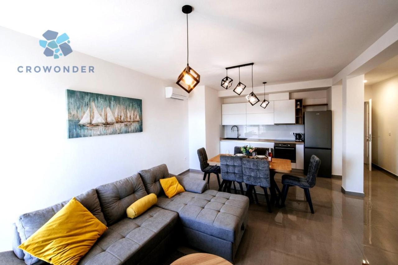 Crowonder Sun Dance Apartments With Heated Swimming Pool Seaview And Garden Sveti Filip i Jakov Exterior foto