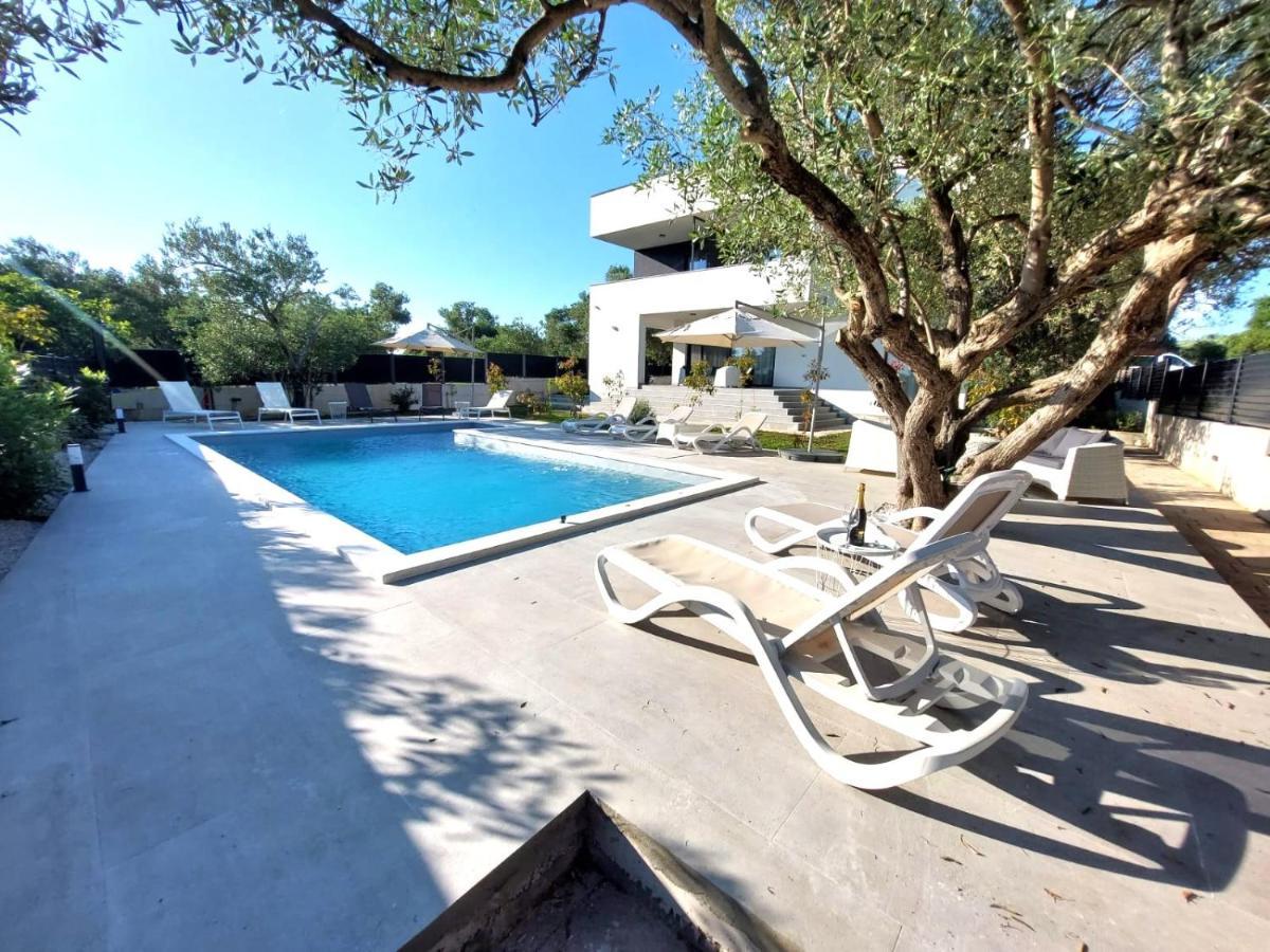 Crowonder Sun Dance Apartments With Heated Swimming Pool Seaview And Garden Sveti Filip i Jakov Exterior foto