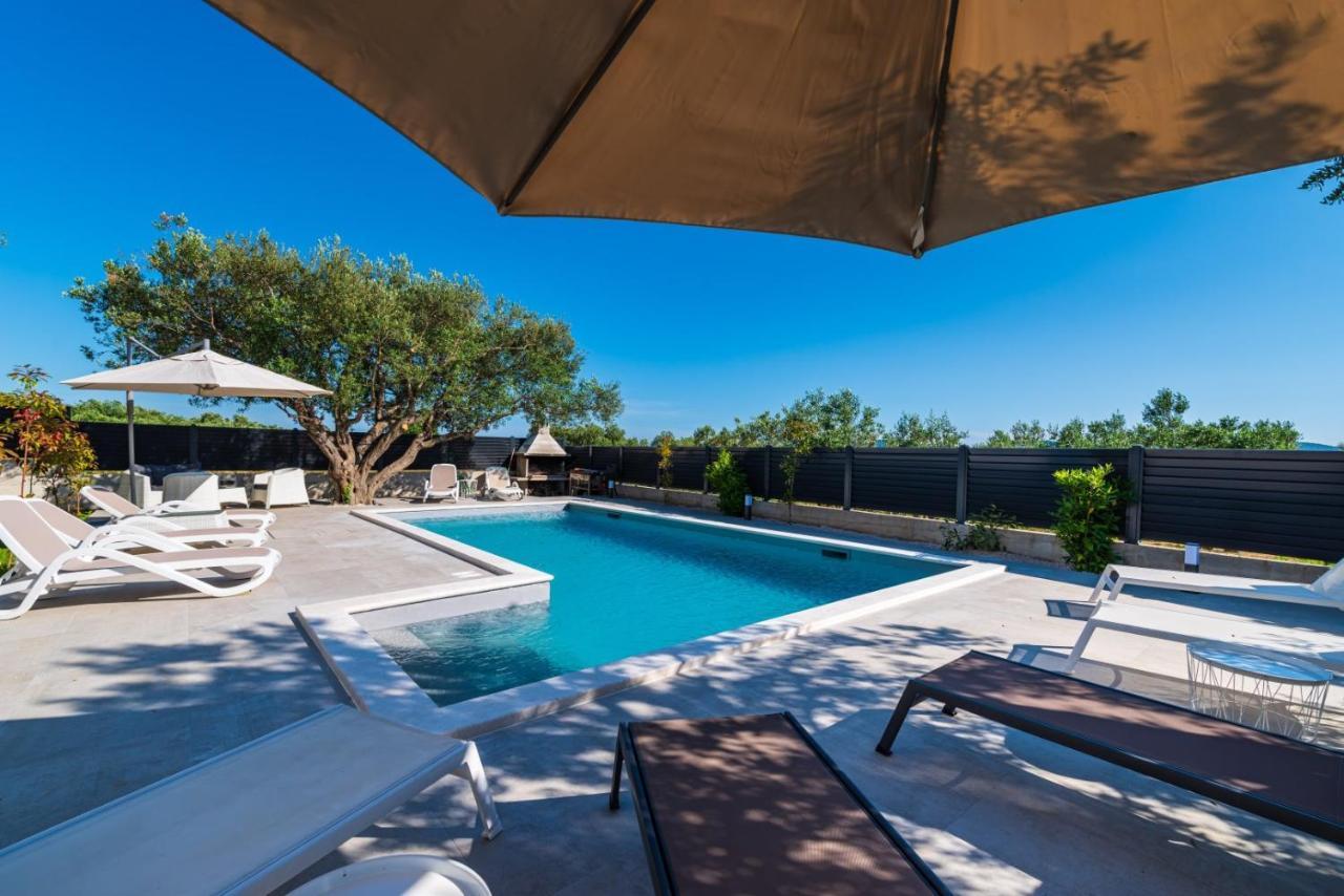 Crowonder Sun Dance Apartments With Heated Swimming Pool Seaview And Garden Sveti Filip i Jakov Exterior foto