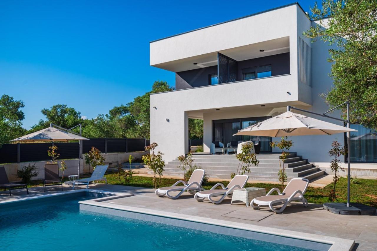 Crowonder Sun Dance Apartments With Heated Swimming Pool Seaview And Garden Sveti Filip i Jakov Exterior foto